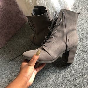 🌹5/25$ Gray Brown Boots booties Block Heel Suede Laces